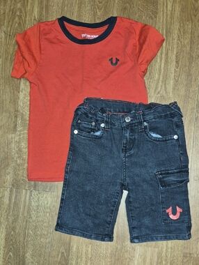 True Religion Red Tee with Black Denim  Cargo Shorts Size 7